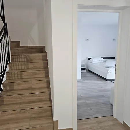 Guest house De Sub Padure